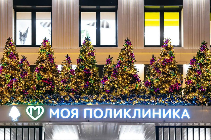 🎄 Смотрите, как детские поликлиники украсили к Новому году