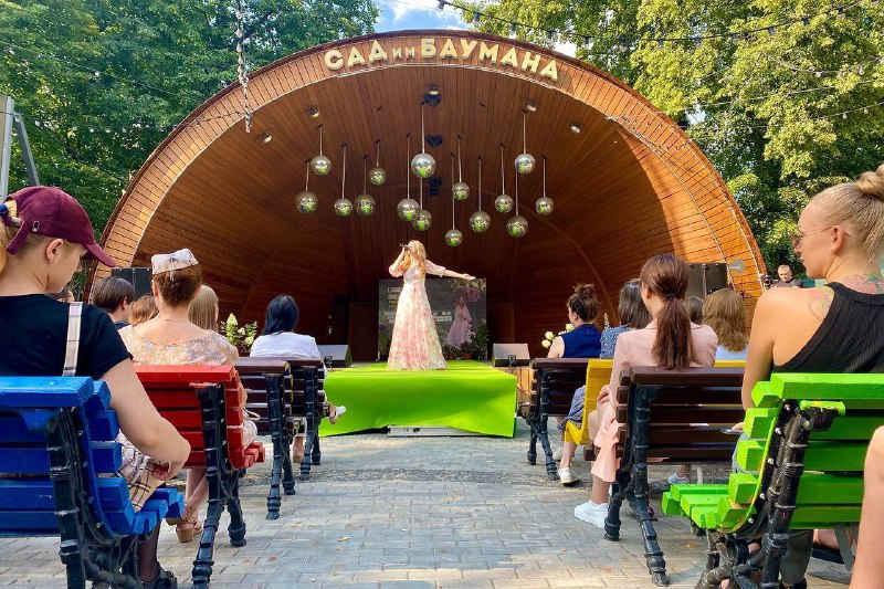 Девочки, в Саду им. Баумана 19 и 20 июля пройдёт фестиваль моды «Зелёный подиум».
Будут фэшн-показы