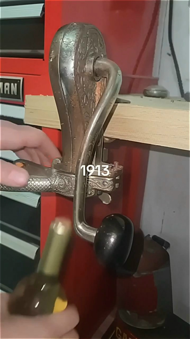 Старинные открывашки, лучше и не найти. Коллекция штоп?...