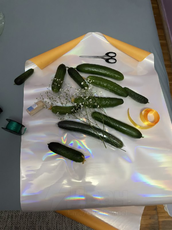 Парни начали дарить своим любимым настоящий «тяжёлый люкс» — огуречные букеты
Один романтик ради тя