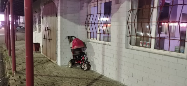 у магазина хуторок. поворот на Соколку. кто-то забыл ка?...