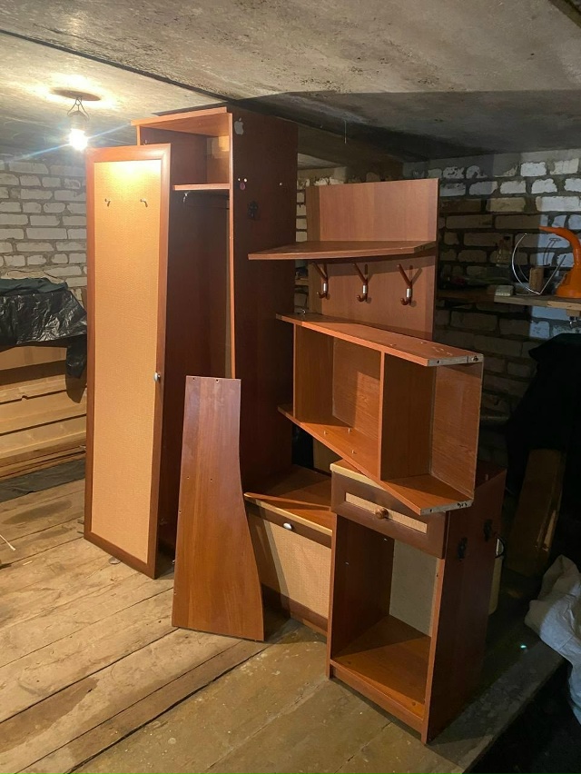 Отдам даром прихожую. Шкаф для верхней одежды, вешалка,...