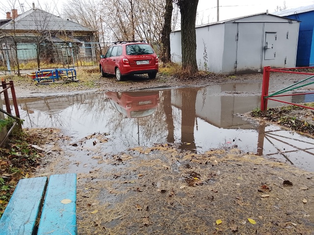 И как выходить из подъезда? Карачиха ул Садовая 7А