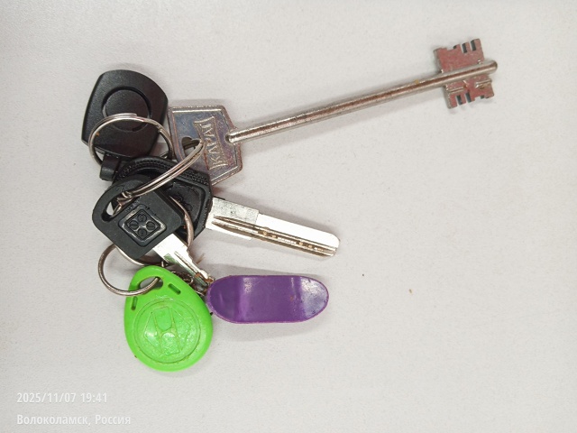 Найдены ключи возле машины
Чьи !?