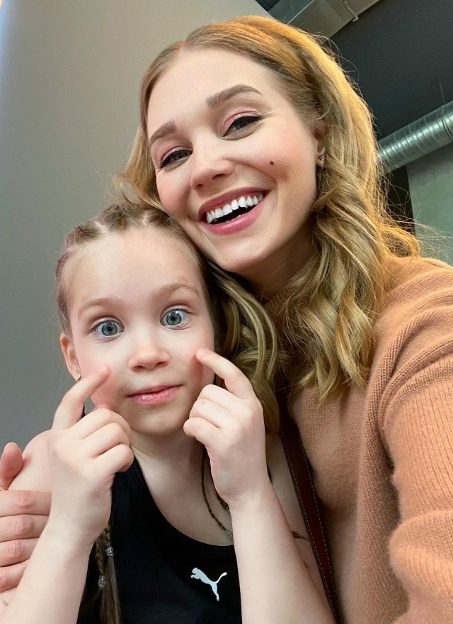 Кристина Асмус показала свежие фото с повзрослевшей д?...