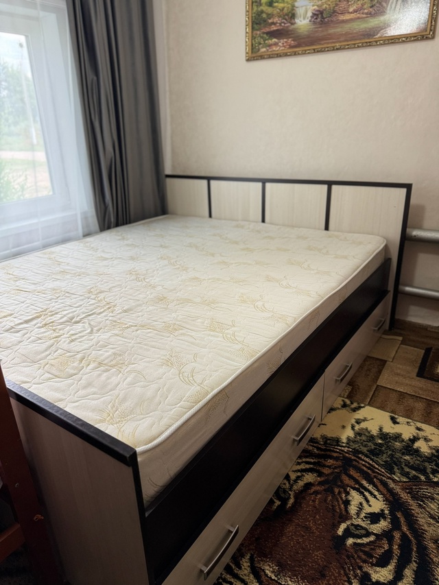 Продам кровать двухъярусную (5000 руб.), двуспальную, раз?...