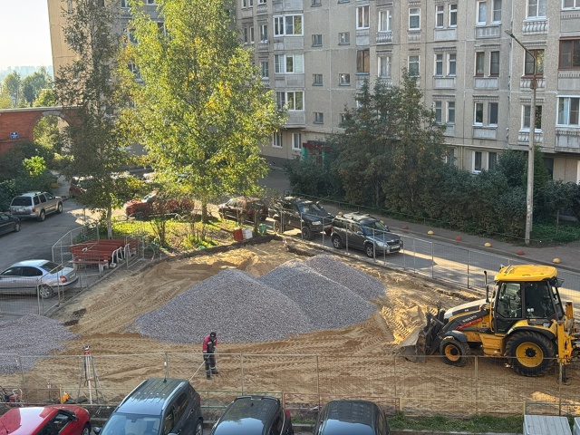 Во дворе по ул. Верхняя интрига нарастает! Так что же та...