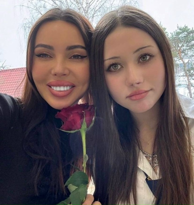 Оксана Самойлова подтвердила: у 14-летней Ариелы появил...