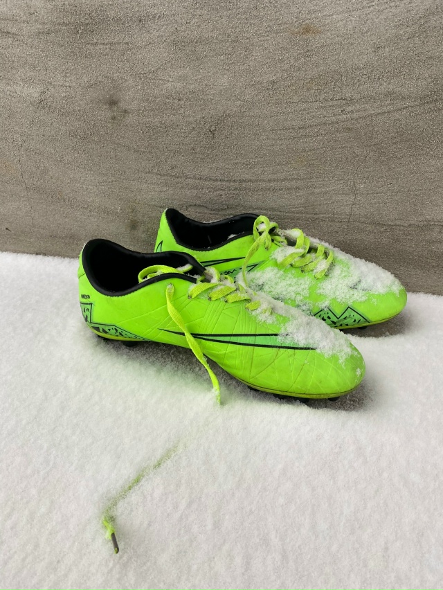 Кто потерял? Лежат уже неделю у подъезда ул. Спортивная...