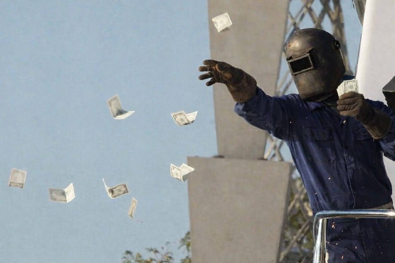 В России сварщики могут зарабатывать до 500 тысяч рублей в месяц, заявили в Минстрое.
По словам пр