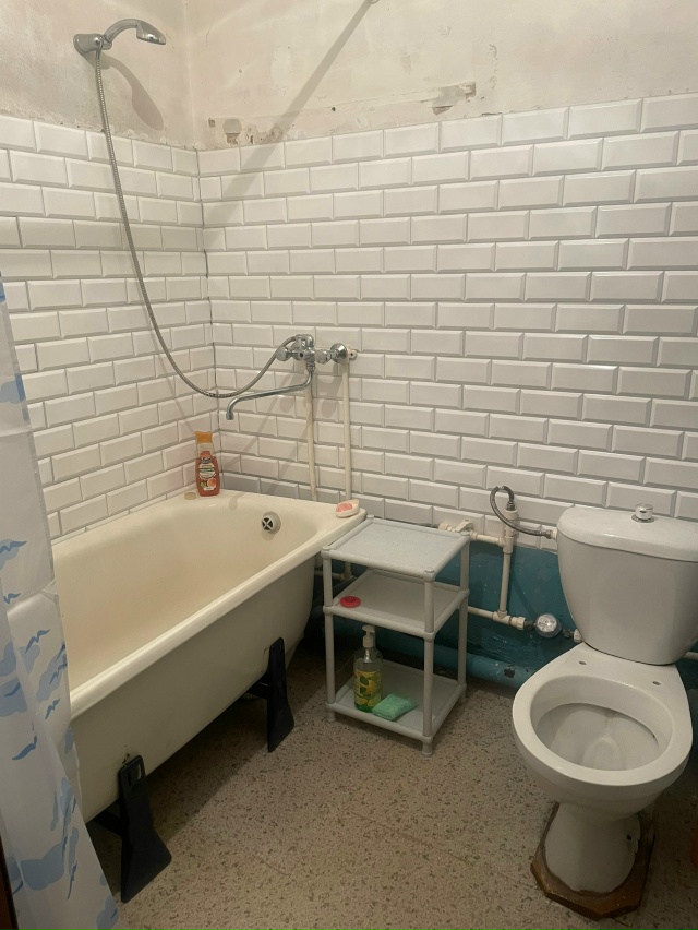 Продам 1-квартиру на 2 этаже в последнем подъезде на ул. ...