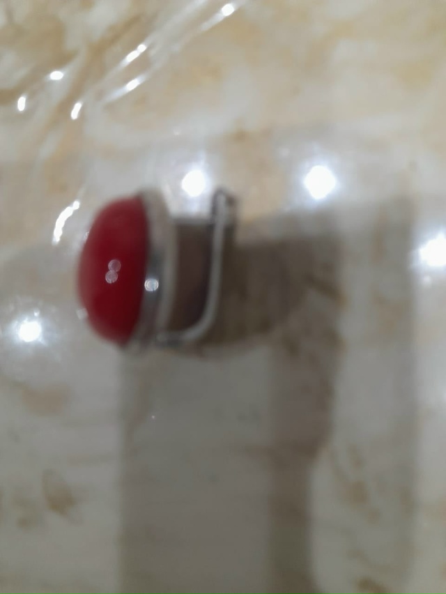 Чья серьга,! похоже на серебро.нашла возле ДК.