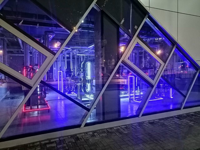 Интересно оформили коммуникации на Юности