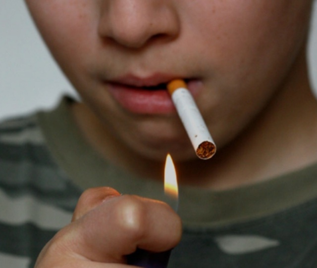 После того как Мальдивы запретили курить всем, кто род?...