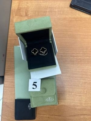 В Сочи таможенники изъяли у туристки «бижутерию» на 1,8 ...