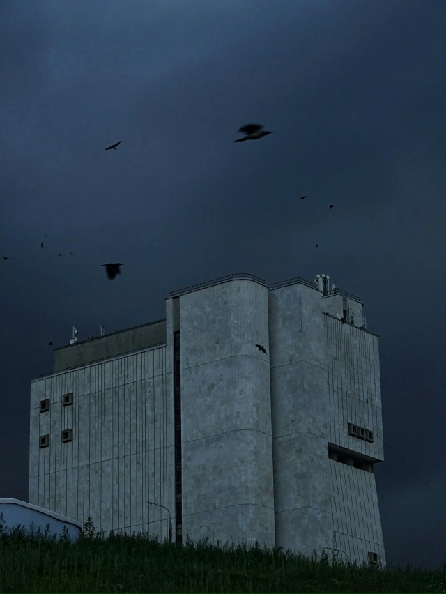 Не волнуйтесь, это не штаб злодея — просто театр оперы ...