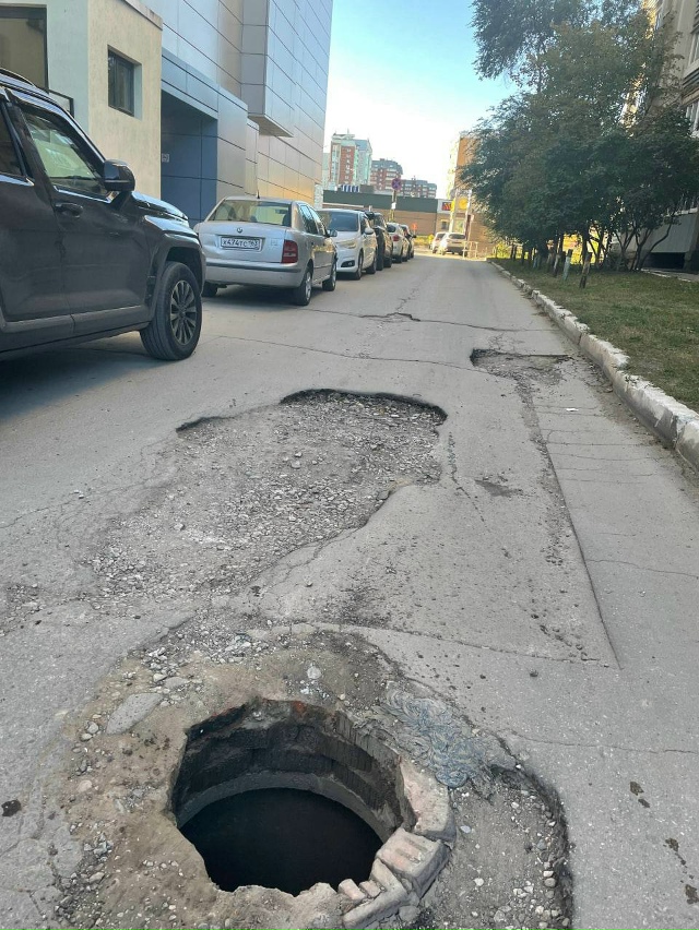 Открытый колодец на дворовой территории по адресу Кир?...