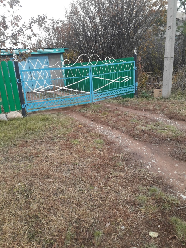 Продаю калитку (90х140)и ворота 4м 89328481401 звоните