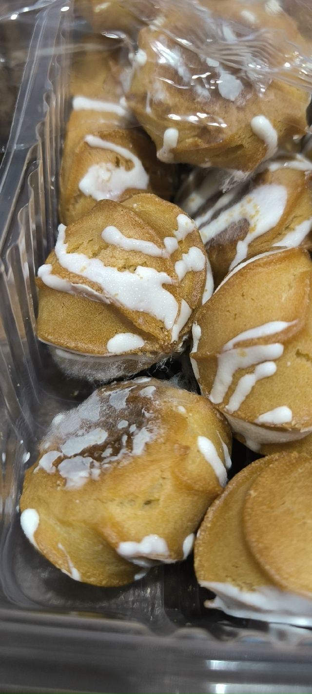 Утро начинается с хорошего кофе и профитроли с плесень...