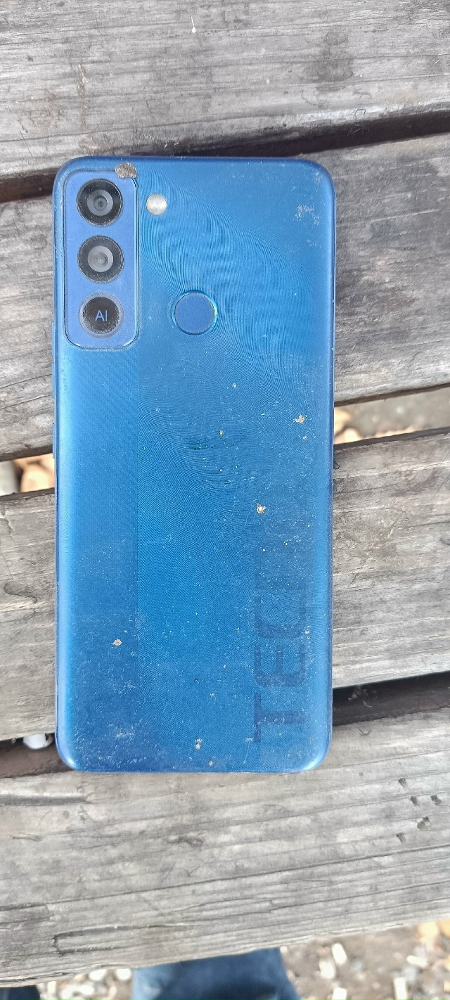 Нашли телефон на набережной. Писать в личку. Админ опуб...