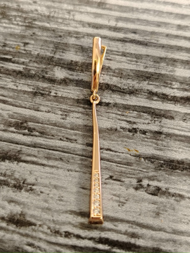 Найдена серёжка у Хлебной лавки на Зеленова один. Обра?...