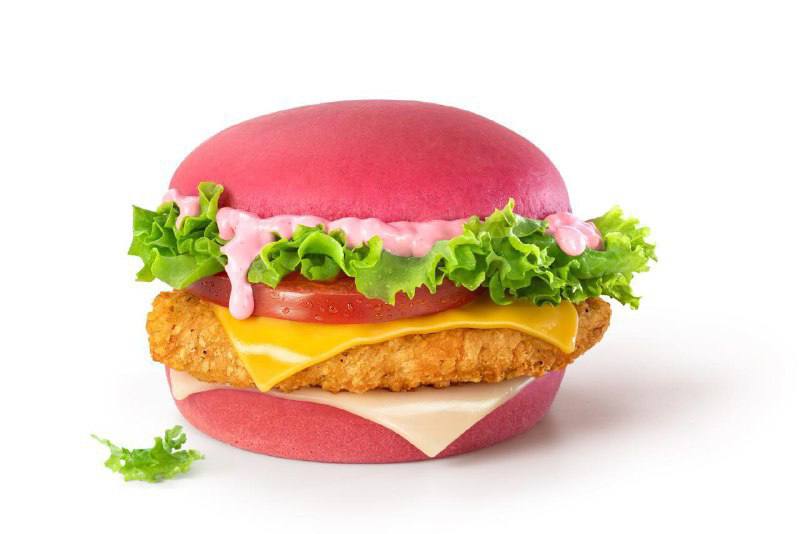 🎀 Во «Вкусно — и точка» сегодня стартовала коллаборация с Hello Kitty В меню появился розовый бурге