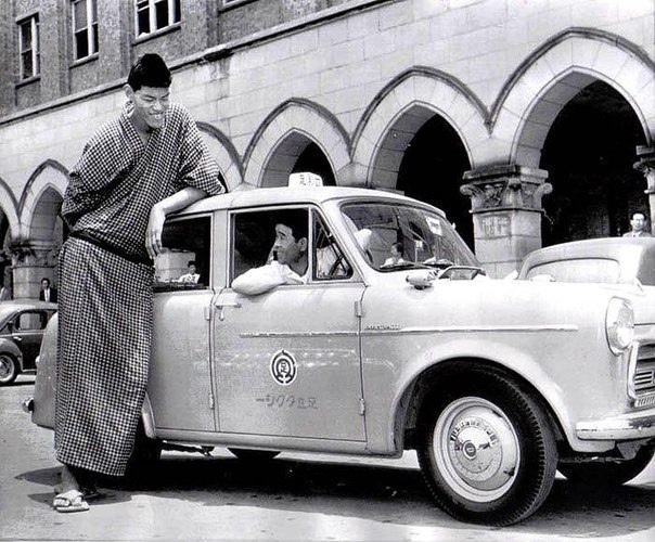 Самый высокий японец, Йошимитсу Матсузака, рост 231 см. У...