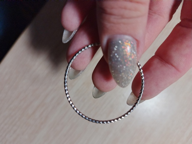 Найдена серьга на ул. Химиков 9, верну хозяйке.Писать в ?...