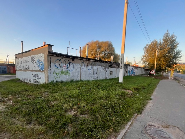 Почему бы не сделать стены гаражного кооператива 