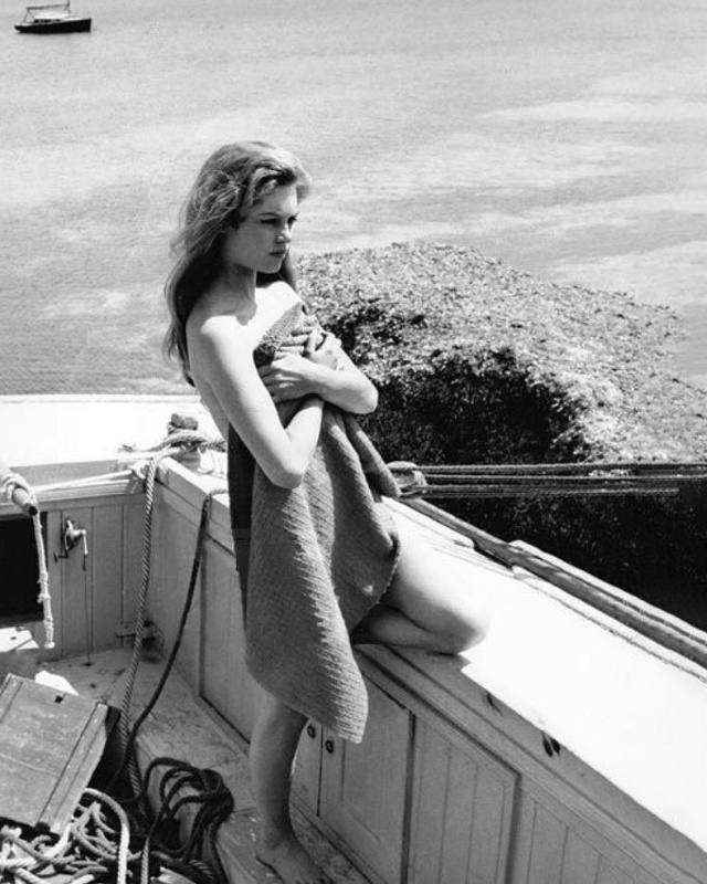 Бpижит Бapдο нa cъёмκax фильмa 