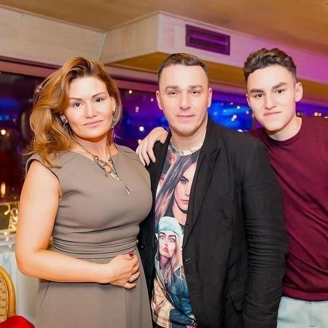 Кирилл Андреев стал дедушкой во второй раз
53-летний с...