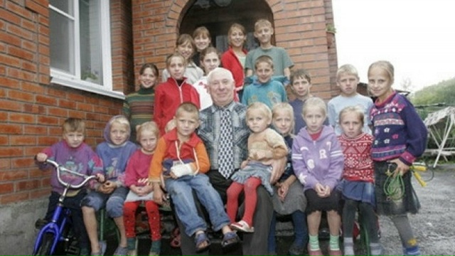 Алексей Шаповал глава самой большой в Кузбассе семьи: ?...