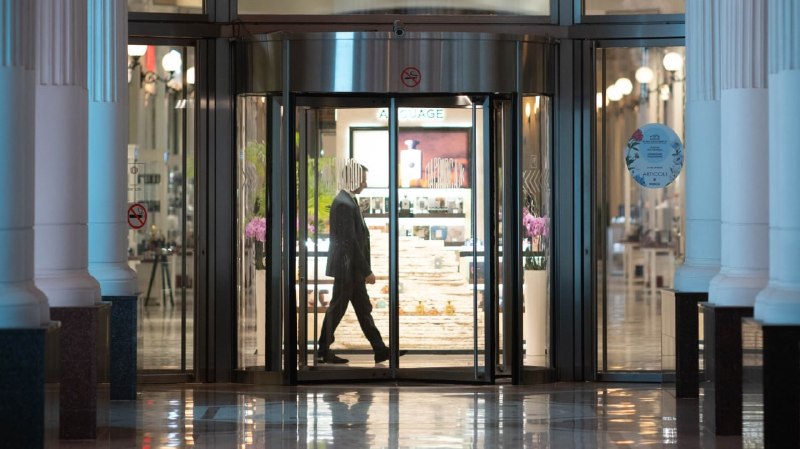 Стало интересно, может ли GPT Image 2 заменить цветокоррекцию и симуляцию пленочной картинки.
Отпра