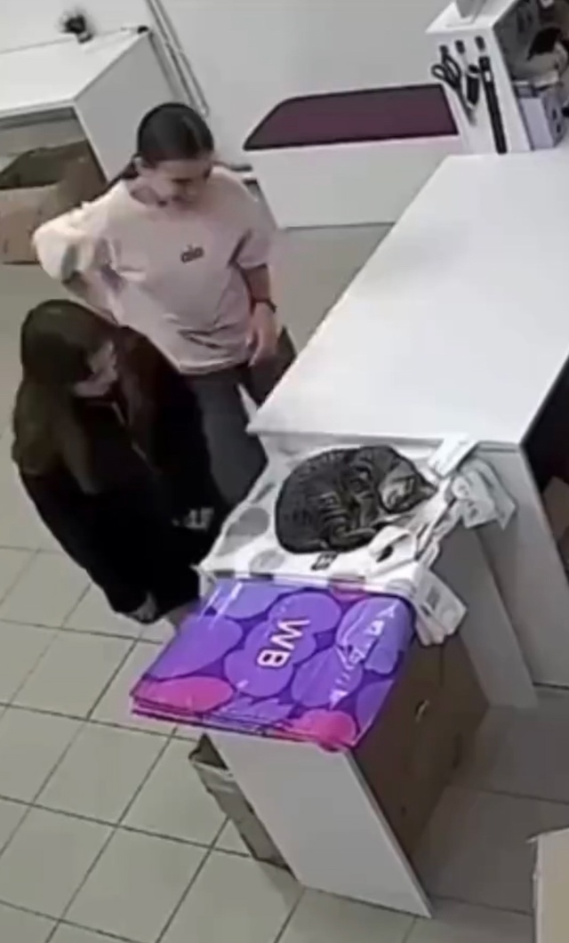 В сети обнаружили самого красивого сотрудника ПВЗ. Нас...