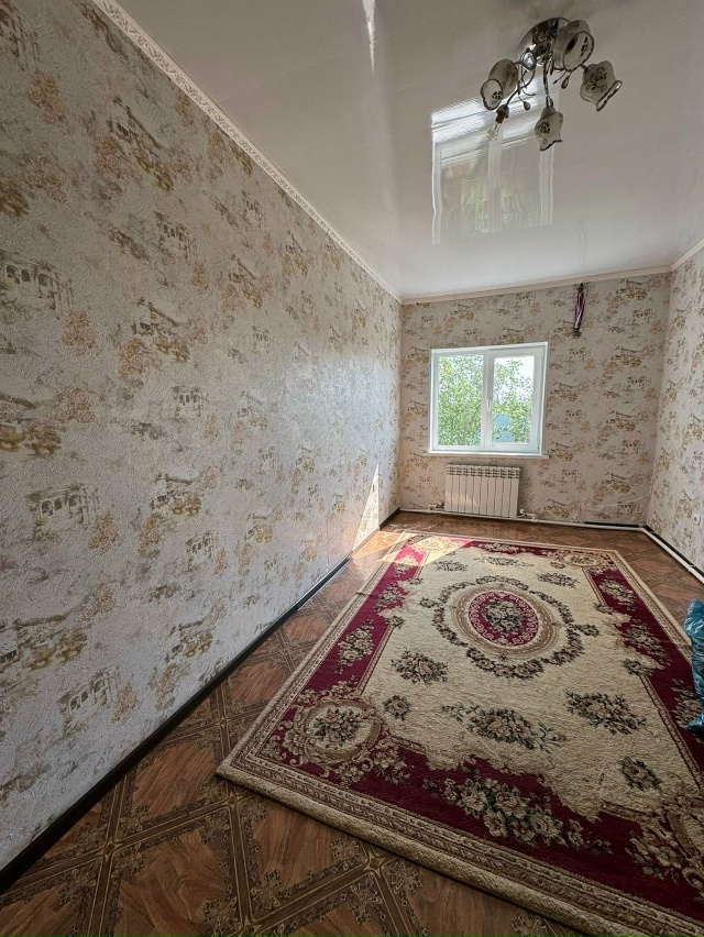 Пpoдаeтся дом c большим земельным участкoм в с. Октябрьск...