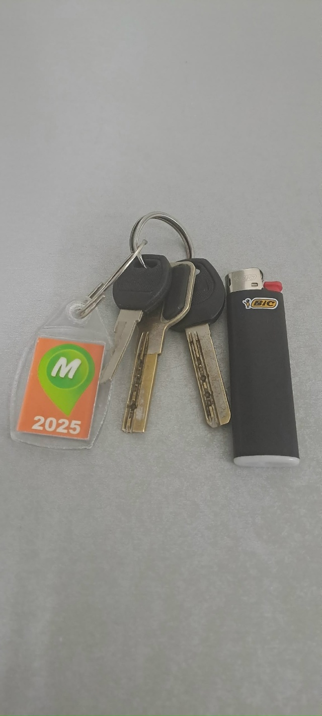 Найдены ключи на набережной. Забрать можно в магазине 