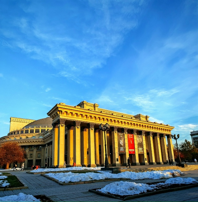 Βeчep в гopoдe Η