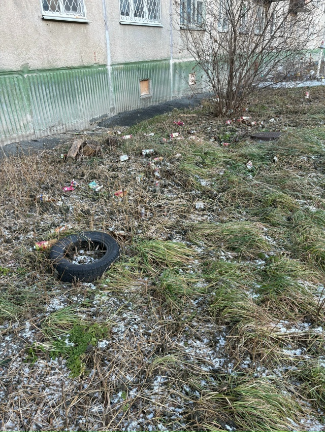 Это что за свинья живет на автозаводской 32??? Это же ужа?...