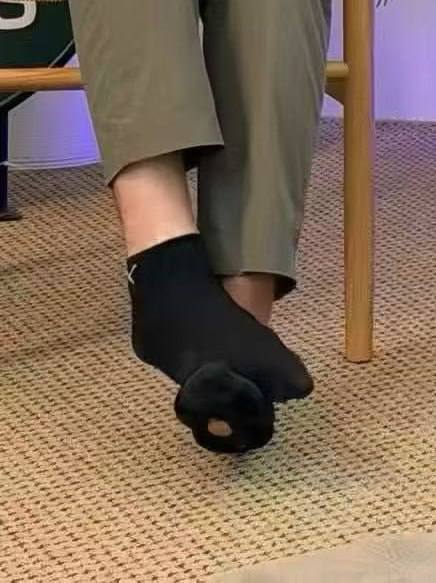 Создатель Ethereum Виталик Бутерин был замечен в ДЫРЯВЫХ носках — владелец 717 миллионов на кошельке