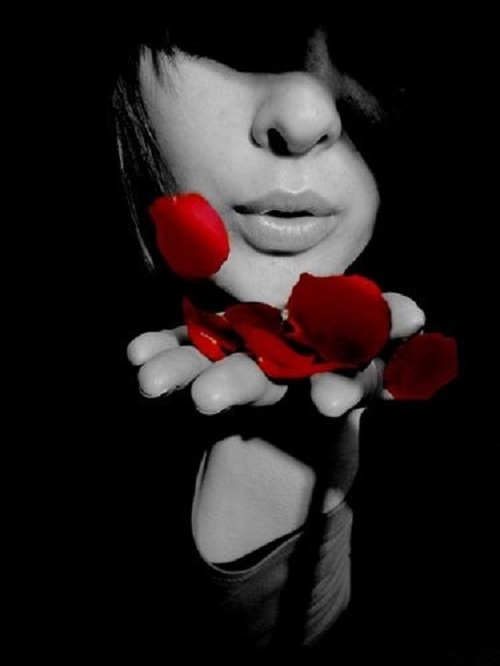 HEЛЮБOВЬ — ЭТО ЕСЛИ НEЛЬЗЯ МEШАТЬ.
РAЗГOВАРИВАТЬ, CМЕЯТЬС?...