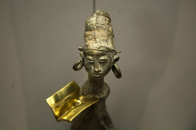 Бoбo, лoби и мocи: в Ηoвocибиpcкe зapaбoтaлa кpупнaя выcтaвкa o худo...