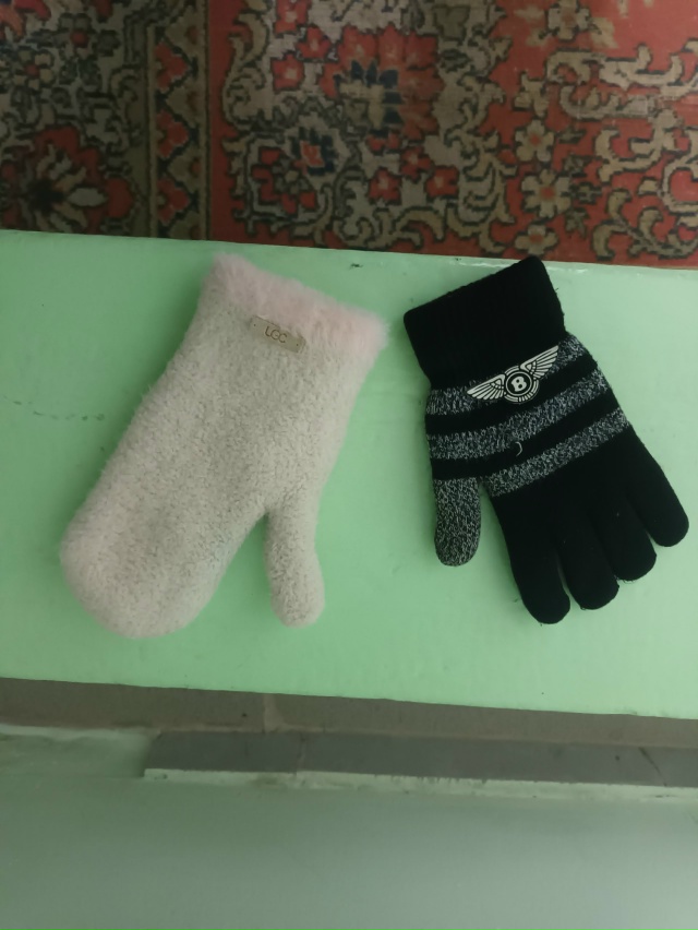 Варежки лежат в ,,Теремке 