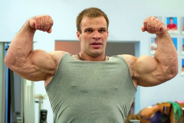Денис Цыпленков родом из России. Чемпион (многократный...