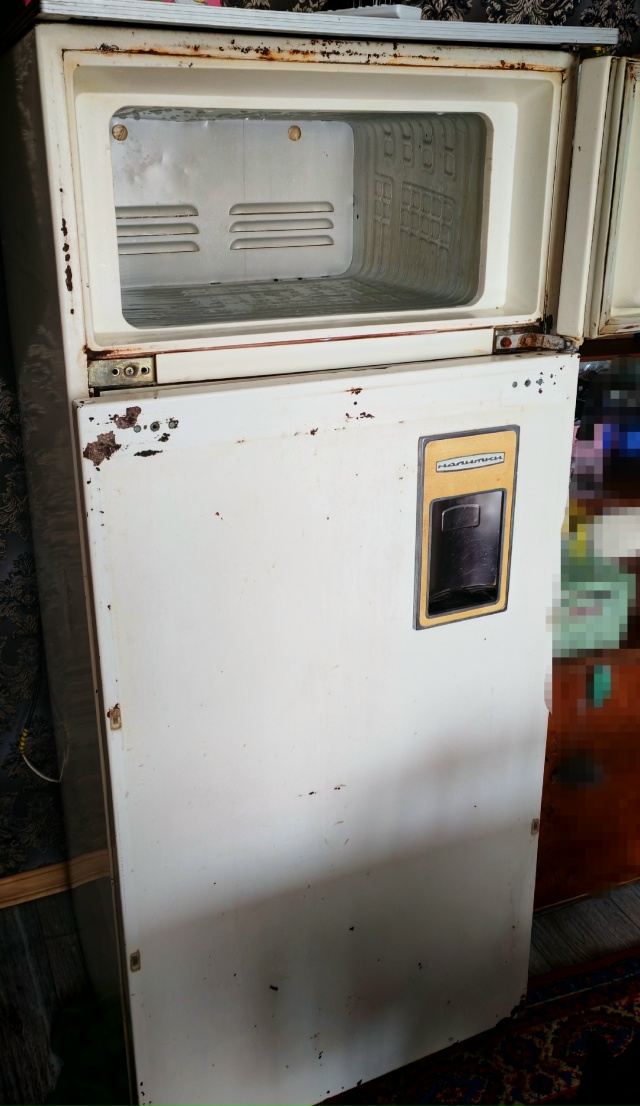 Отдам бесплатно рабочий холодильник, только самовывоз...