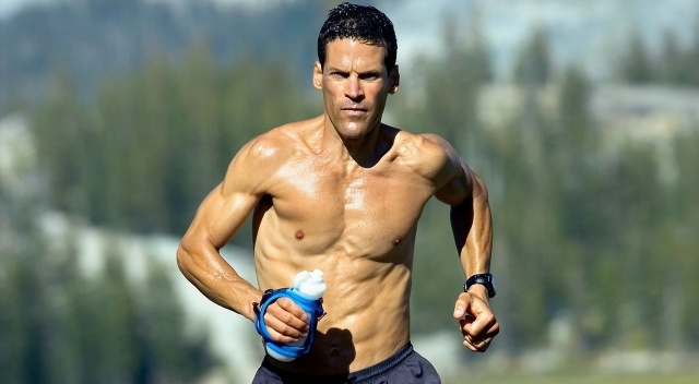 Ультрамарафонец Дин Карнасис установил рекорд – он пр...