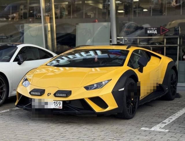 В Перми заметили Lamborghini Huracán Sterrato.