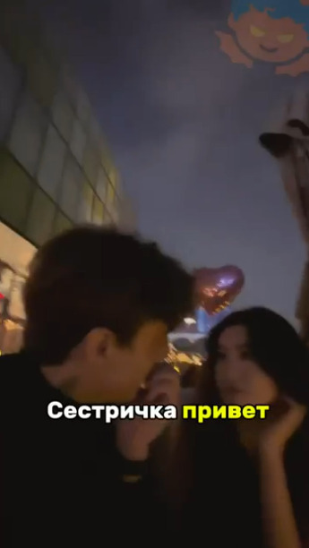 Как цвет колготок меняет наряд
