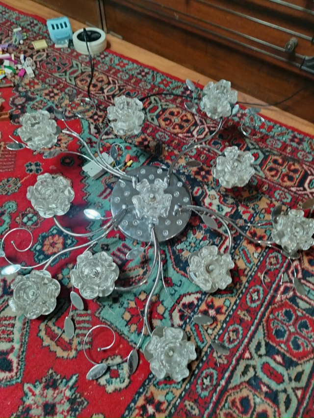 Может кому надо на запчасти или нужно поменять внутрин...