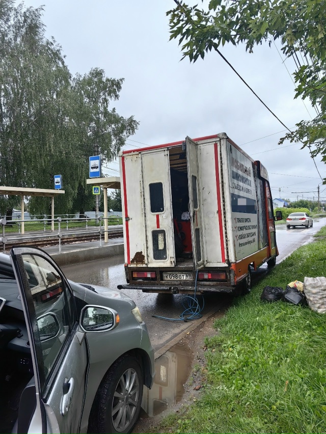 После поворота с Тихмянова на Воздухофлотскую.
Огромн?...