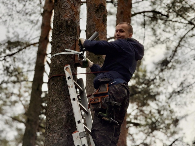 На коньках среди сосен — рядом с Гидрой начали возводи...